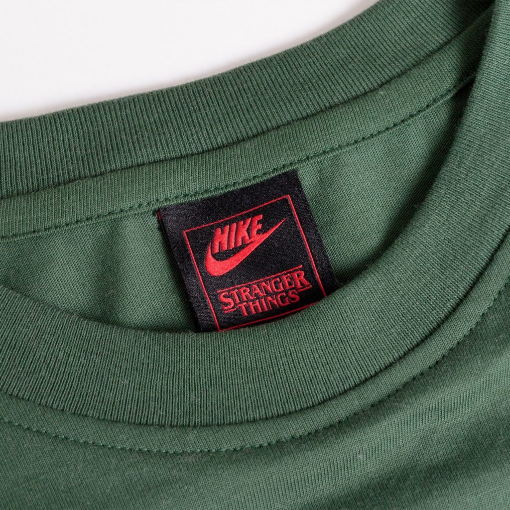 blootstelling Namaak Metalen lijn Nike x Stranger Things T-Shirt - Proper Magazine